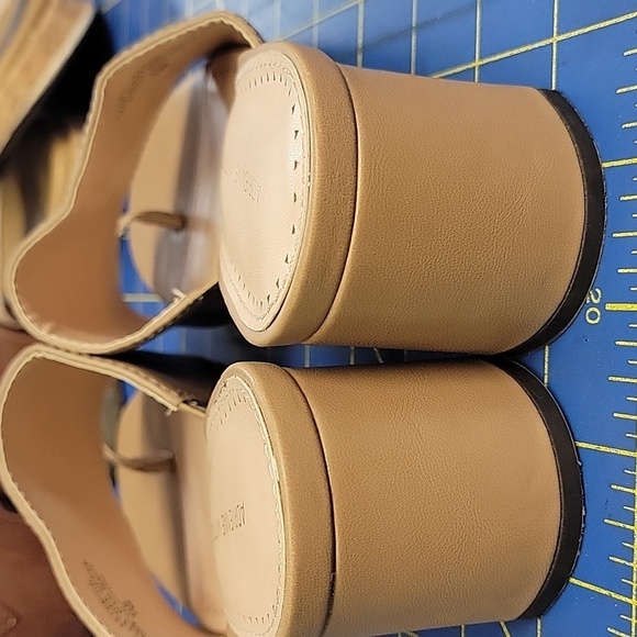 Adrienne Vittadini Tan Slide Fine Leather Upper Sandals 7M AV Asteroid - Picture 6 of 13